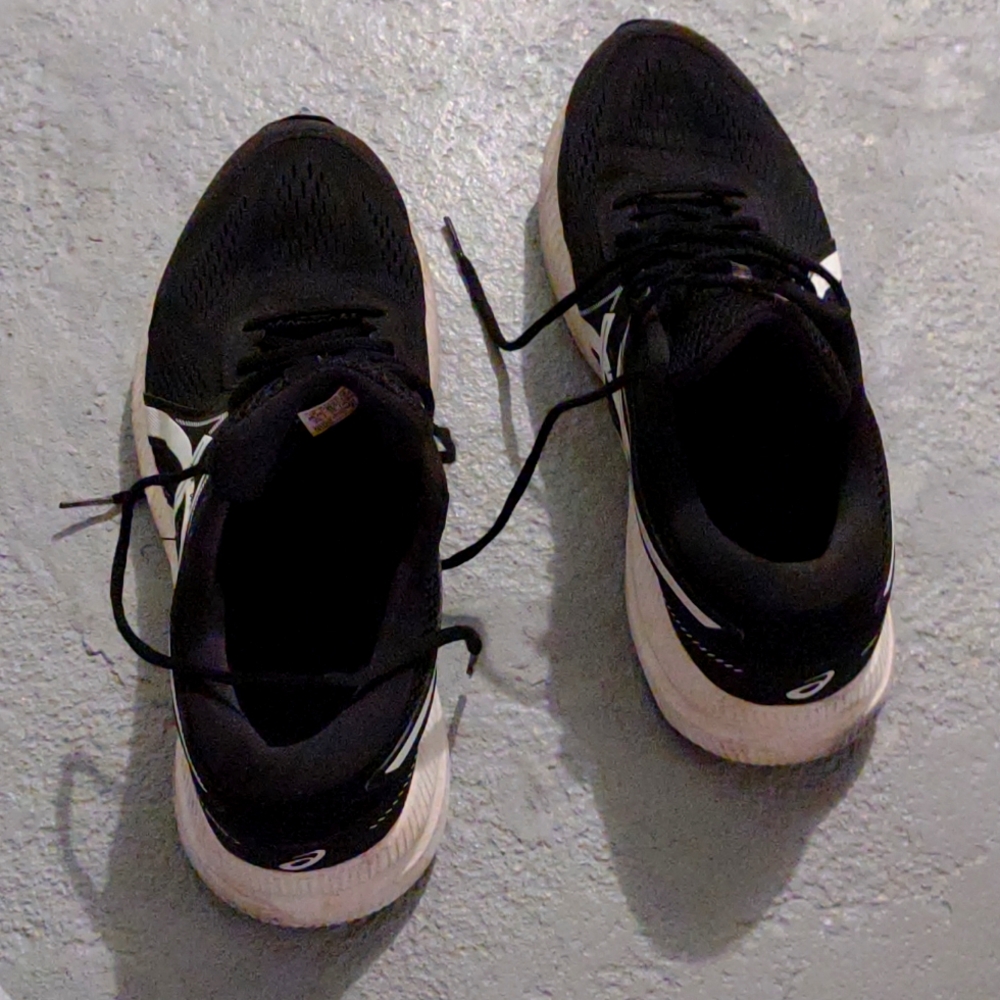 Men's sneakers, Asics, black and white, size 10.5
